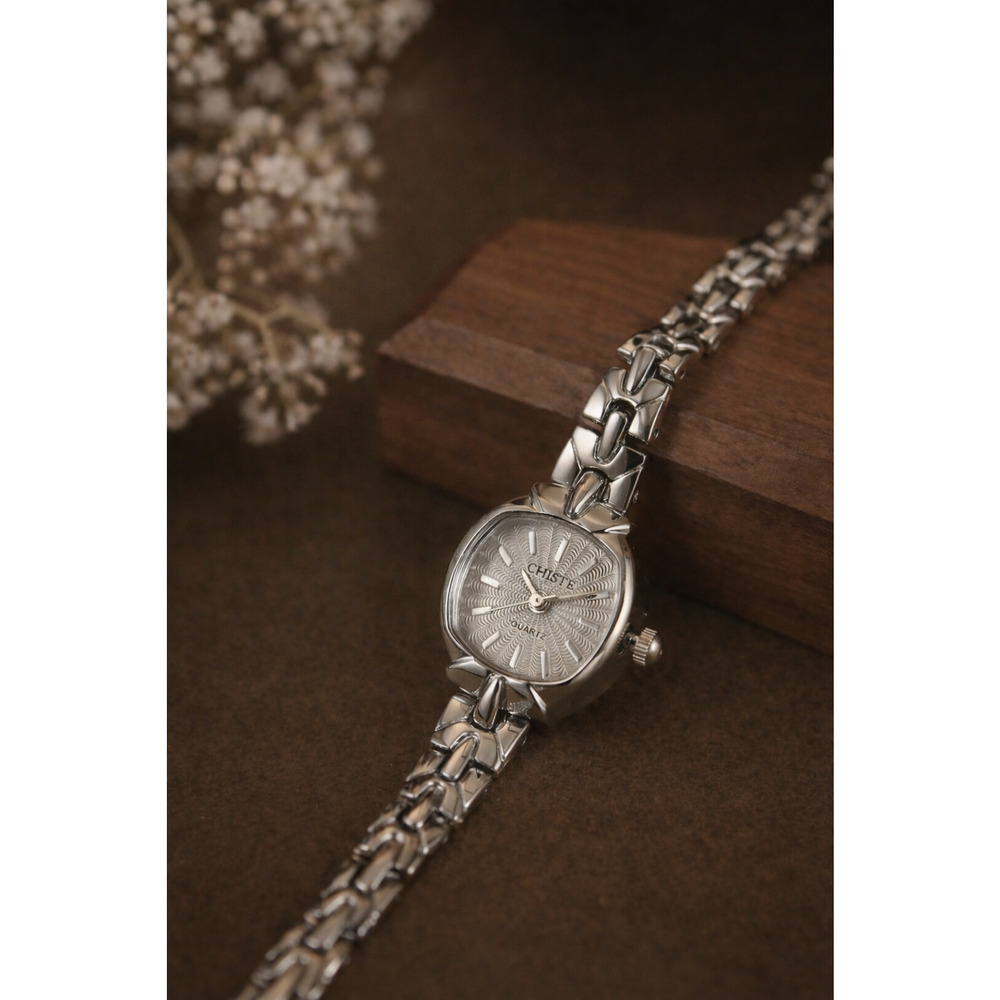 Dainty Silver Vintage Style Watch Women Elegant Lightweight Bracelet Watch Gift - Picture 6 of 6